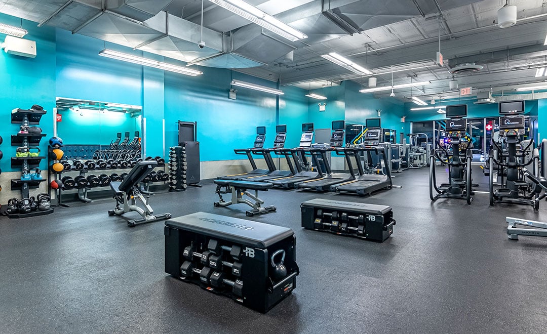 CORCON retail construction buildout for PureGym in New York City — interior gym floor with cardio and free-weight equipmentcorcon-retail-construction-pure-gym-nyc-ny-interior-buildout-01